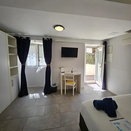 Flots D'azur Promenade Des Hotel 3*